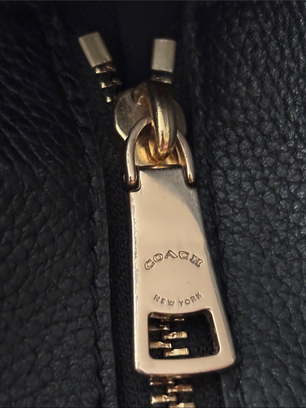 Coach Turnlock Chain Tote 27 Black Pebbled Leather Gold Chain Style 57107 - Picture 14 of 16